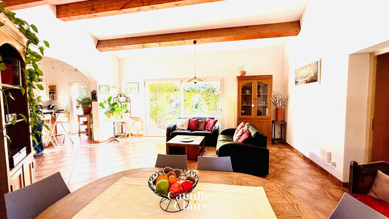 Maison - 250 m² - 11 pièces