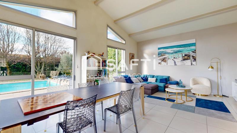 Maison - 201 m² - 7 pièces