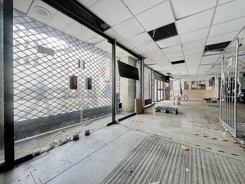 Magasins - 635 m²