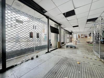 Magasins - 635 m²