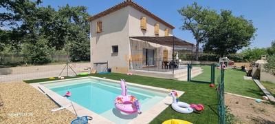 Maison - 122 m² - 5 pièces