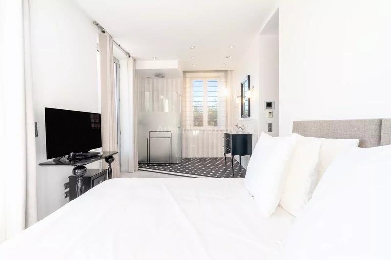 Maison - 400 m² - 7 pièces