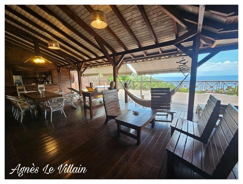 Maison de bois - 182 m² - 10 pièces