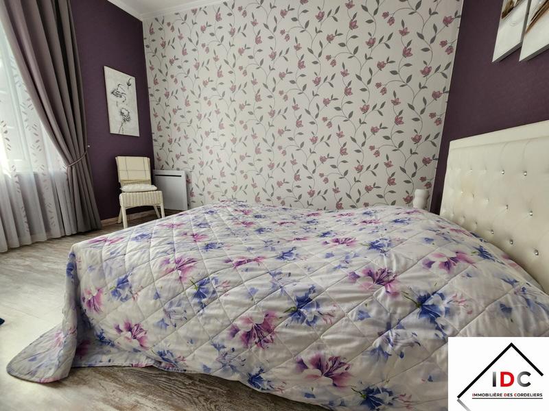 Maison - 250 m² - 9 pièces