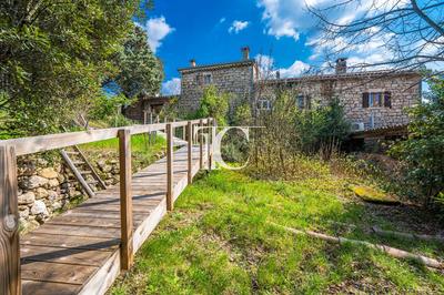 Maison - 204 m² - 8 pièces