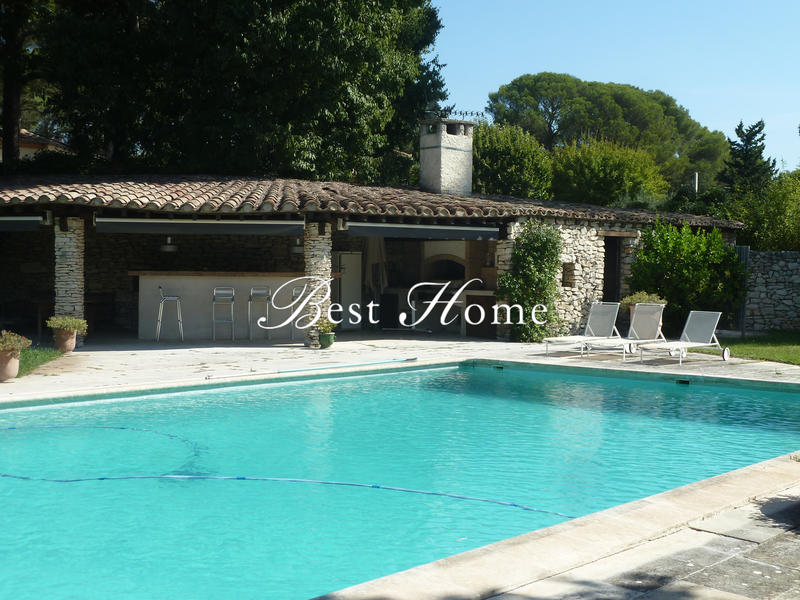 Propriété - 380 m² - 7 pièces