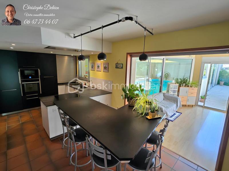 Pavillon - 211 m² - 6 pièces