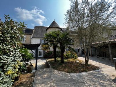 Maison - 259 m² - 8 pièces