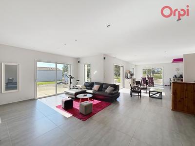 Maison - 230 m² - 6 pièces