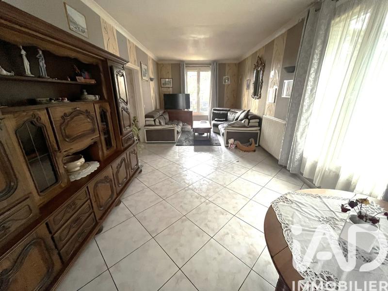 Maison - 222 m² - 10 pièces