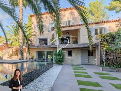 Villa - 291 m² - 8 pièces