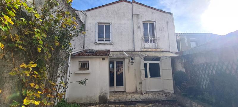 Maison - 215 m² - 9 pièces