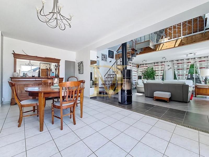 Propriété - 227 m² - 10 pièces