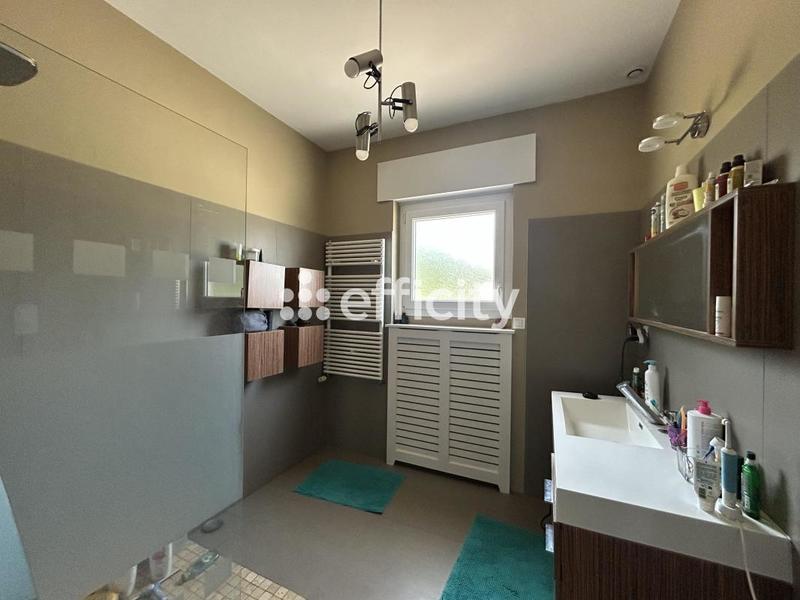 Maison traditionnelle - 270 m² - 9 pièces