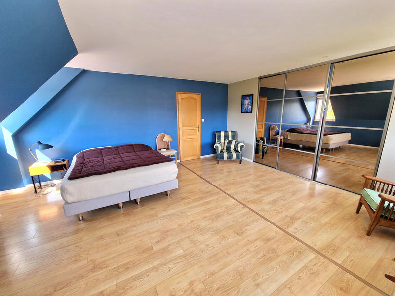 Maison - 270 m² - 6 pièces