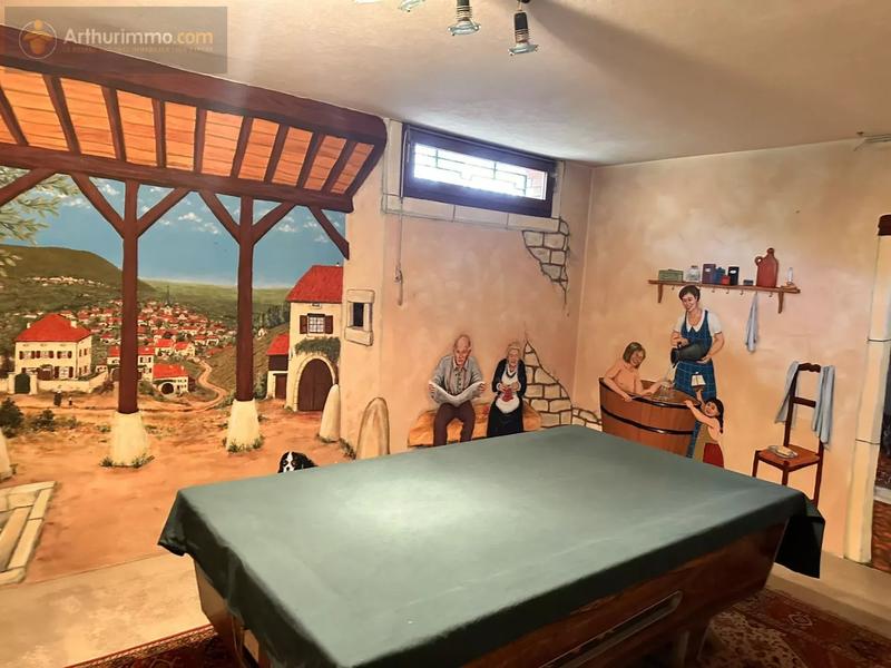 Maison - 240 m² - 6 pièces