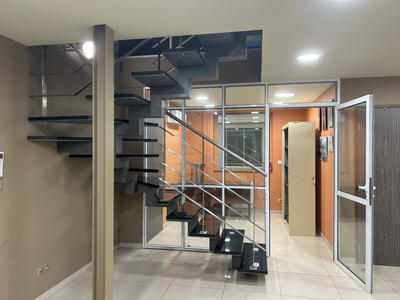 Local commercial - 619 m²