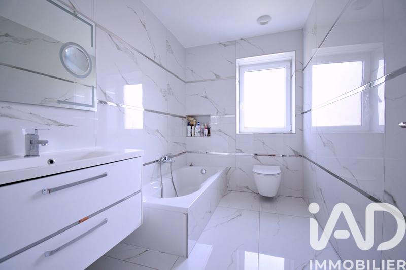 Maison - 211 m² - 8 pièces