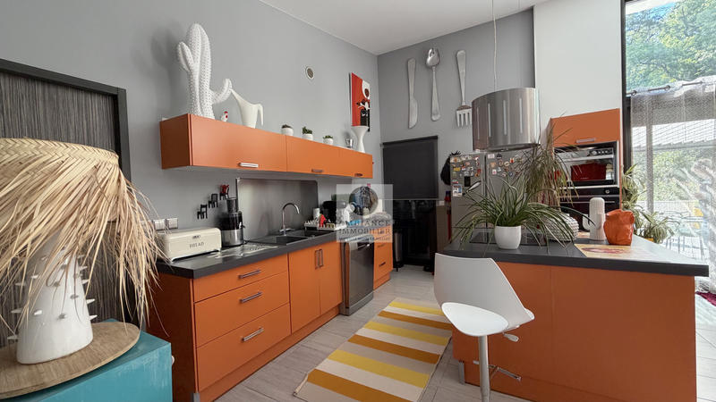 Maison - 181 m² - 7 pièces