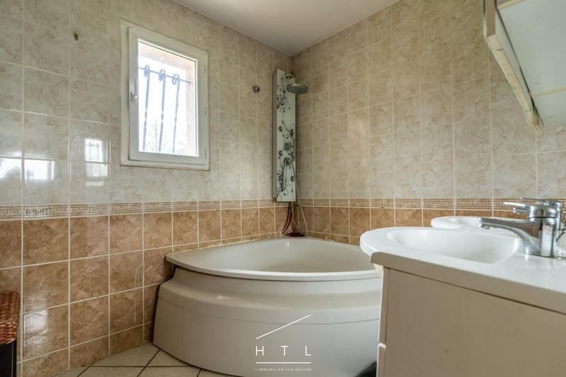 Maison - 215 m² - 7 pièces