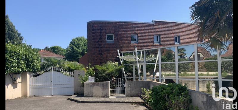 Maison - 250 m² - 10 pièces