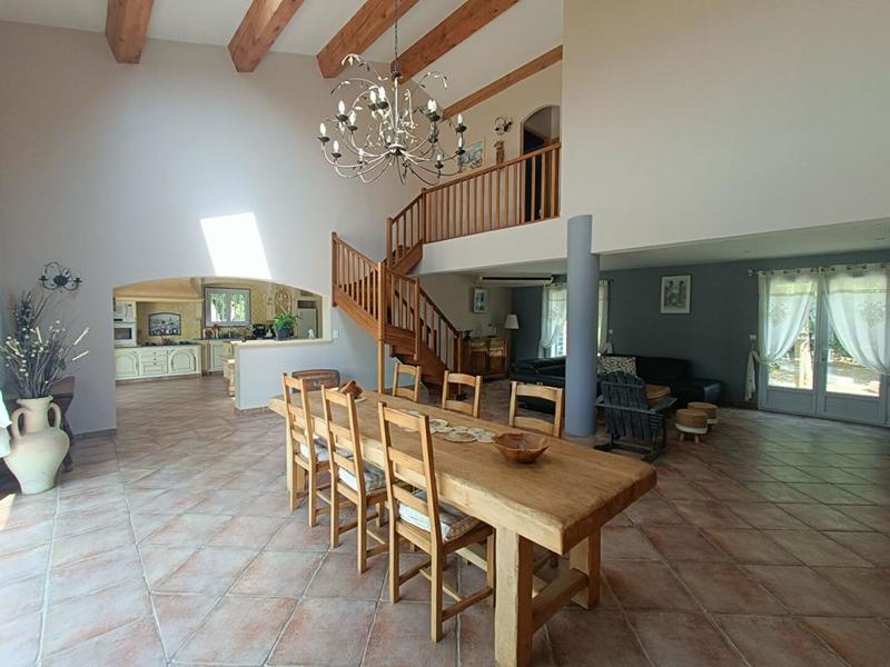 Maison - 205 m² - 6 pièces