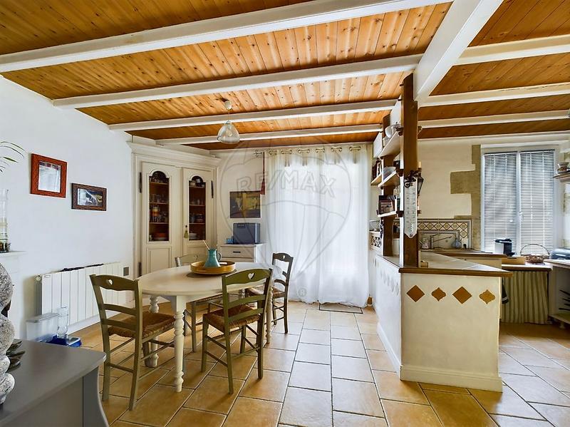 Maison - 180 m² - 12 pièces