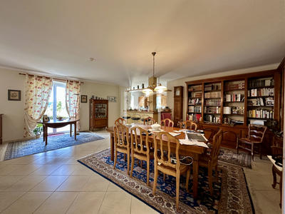 Maison - 201 m² - 6 pièces