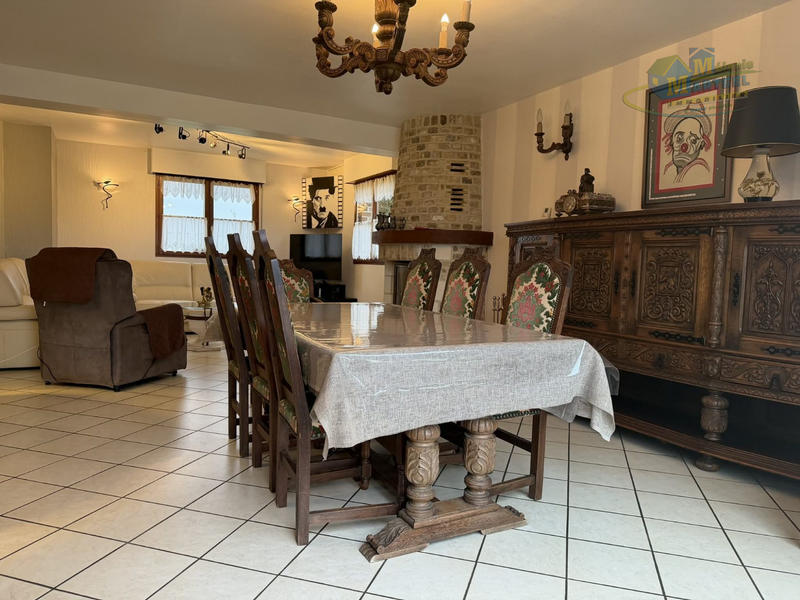 Maison - 220 m² - 10 pièces