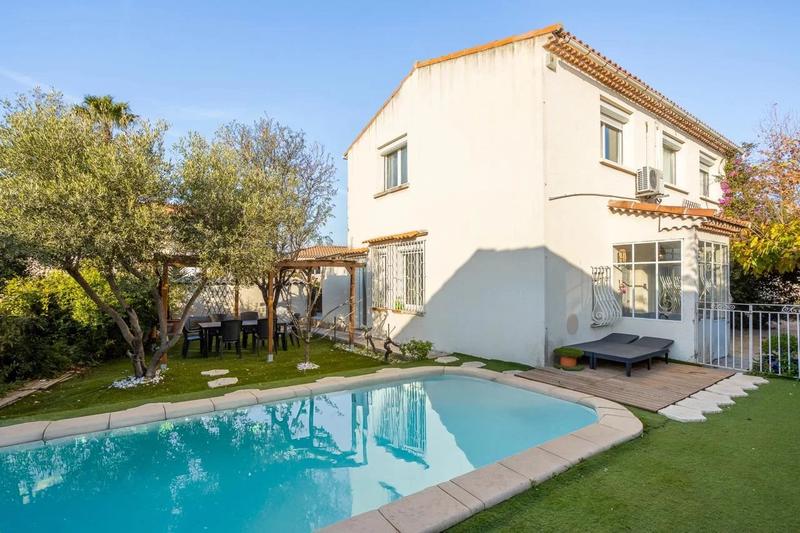 Appartement - 196 m² - 6 pièces