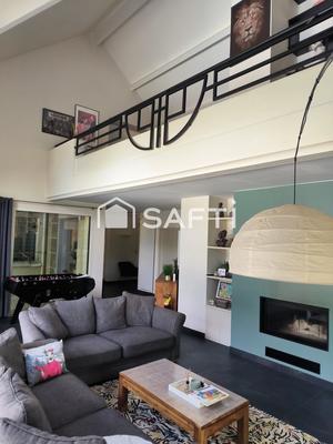 Maison - 247 m² - 10 pièces