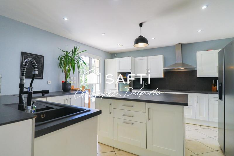 Maison - 220 m² - 7 pièces