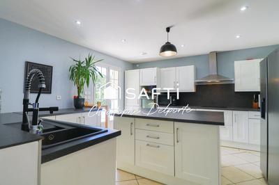 Maison - 220 m² - 7 pièces