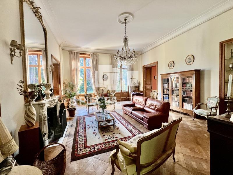 Hôtel particulier - 600 m² - 10 pièces