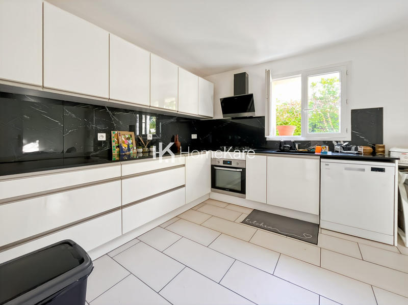 Maison - 230 m² - 10 pièces