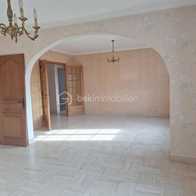 Maison traditionnelle - 140 m² - 6 pièces