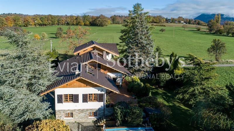 Maison - 256 m² - 10 pièces