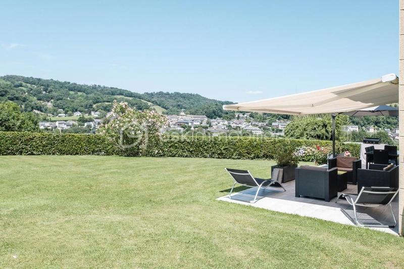 Propriété - 410 m² - 16 pièces