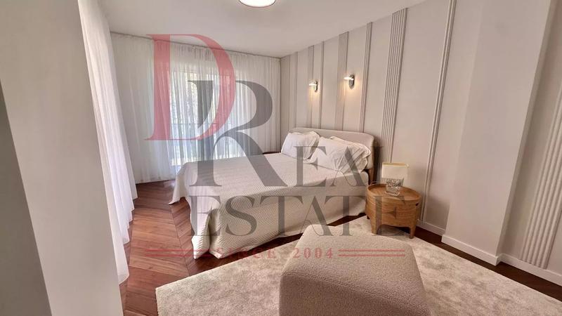 Duplex - 250 m² - 6 pièces