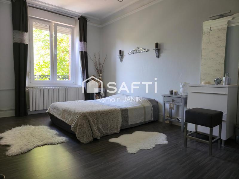 Maison - 210 m² - 7 pièces