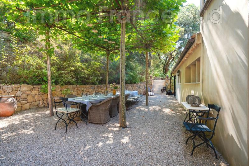 Maison - 717 m² - 19 pièces