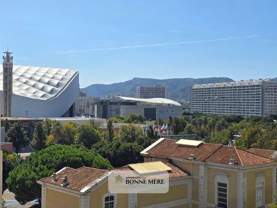 Appartement - 100 m² - 4 pièces