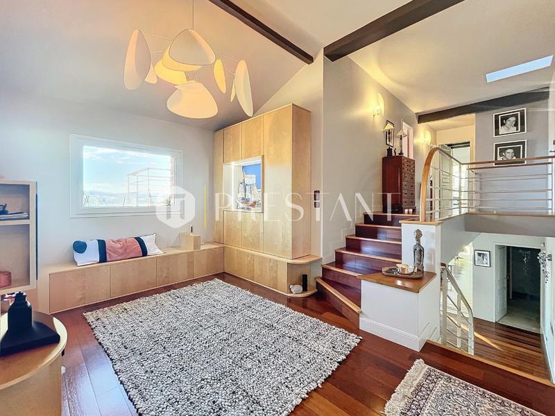 Maison - 250 m² - 6 pièces