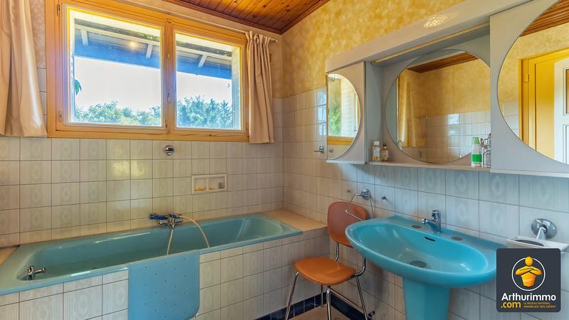 Maison - 240 m² - 8 pièces