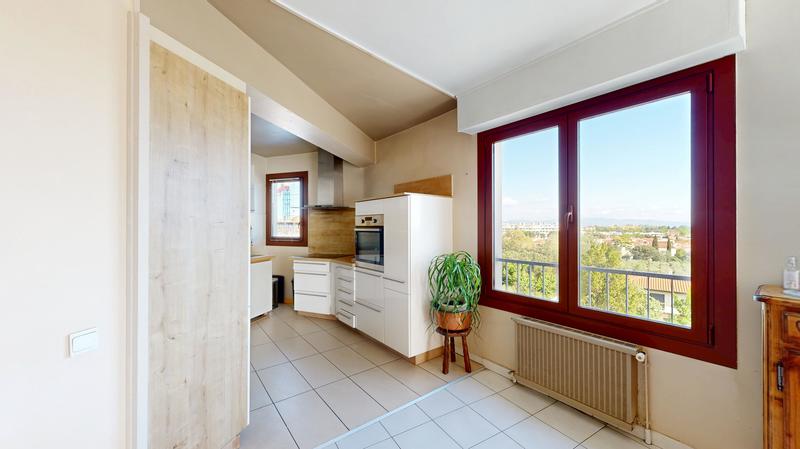 Appartement - 99 m² - 4 pièces