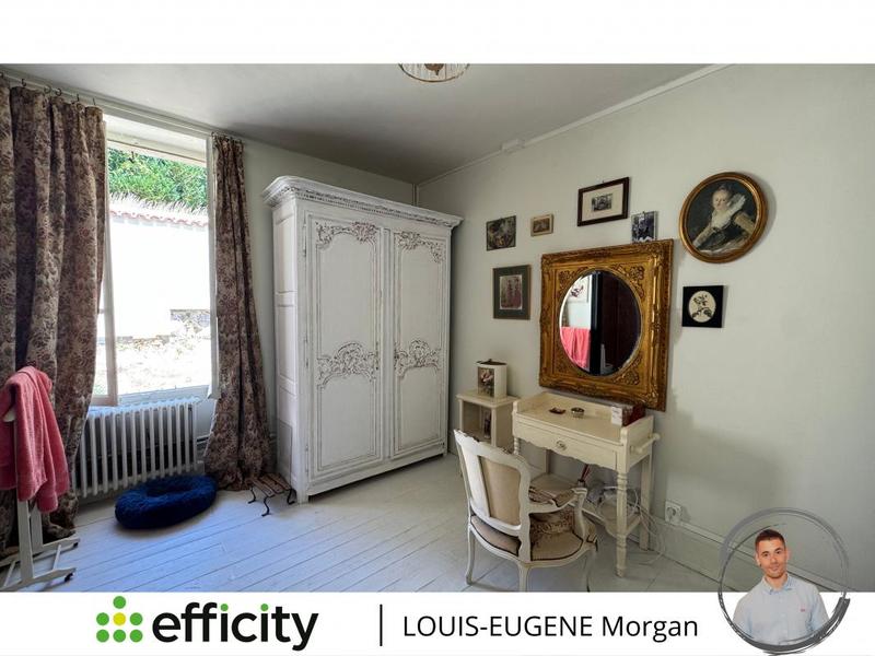 Demeure - 235 m² - 10 pièces