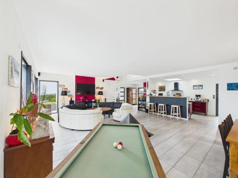 Maison - 357 m² - 11 pièces