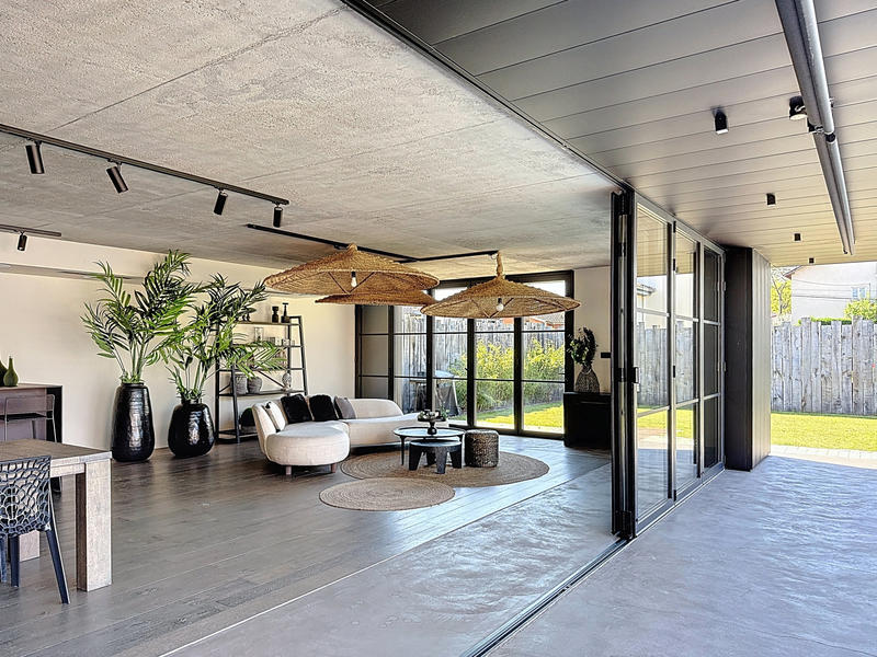 Maison - 243 m² - 8 pièces