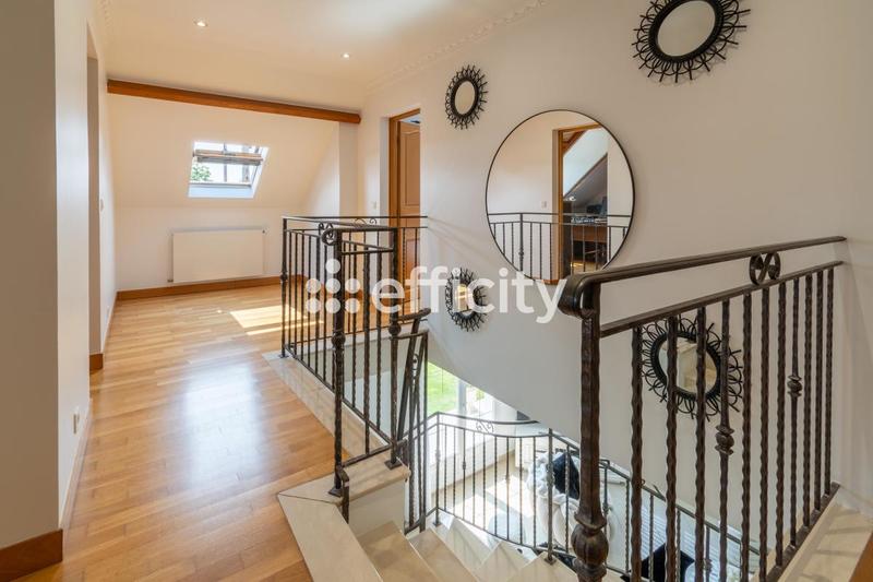 Pavillon - 140 m² - 7 pièces