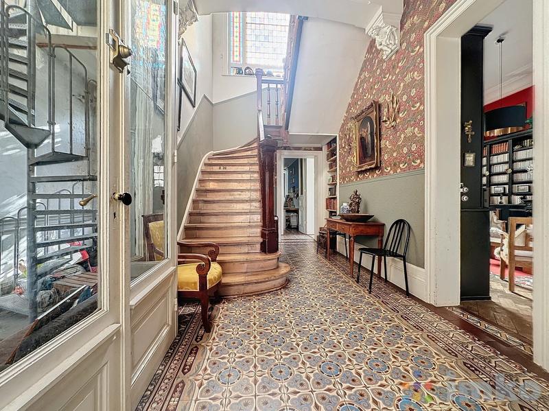 Maison - 252 m² - 8 pièces